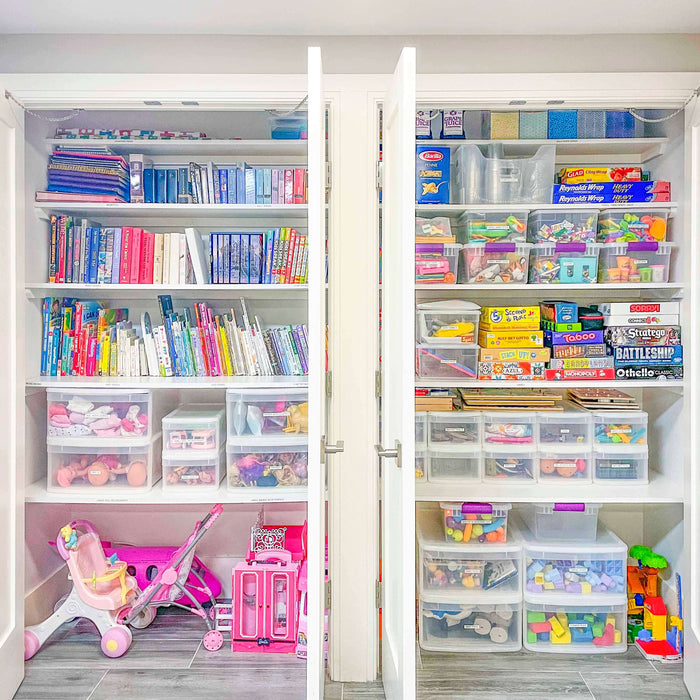 a kids clutter free and organized closet 