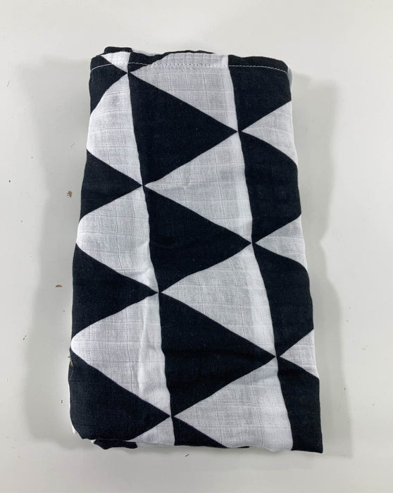 used Cloud Island Muslin Blanket, - black & white triangles