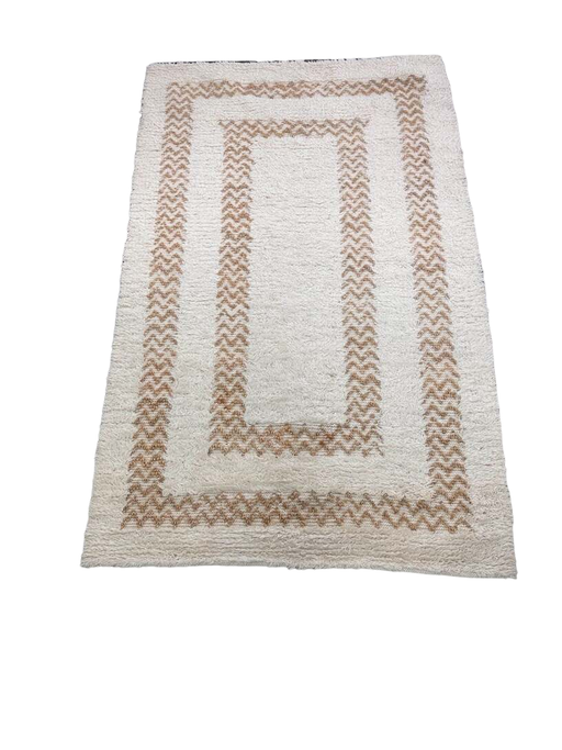 secondhand Safavieh Natura Collection 5' x 8’ Rug, Ivory/Natural Boarder Rug