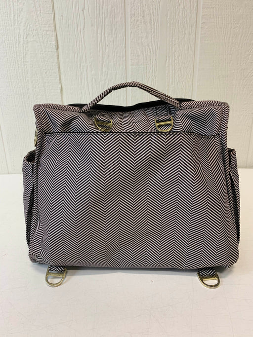 secondhand Ju-Ju-Be BFF Diaper Bag, Queen of the Nile (does it have a changing pad?)