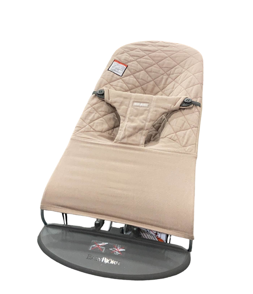 used BabyBjorn Bouncer Bliss, Dark Gray Frame, Sand Gray Cotton Classic Quilt