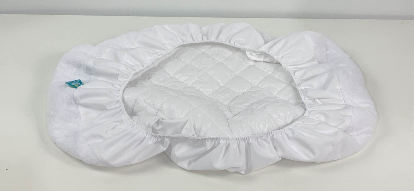 secondhand Biloban Bassinet Mattress Pad, one