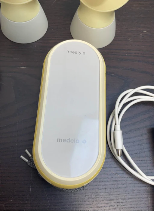 secondhand Medela Freestyle Breast Pump, with Medium Hands Free Pumping Bra