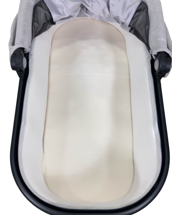 secondhand UPPAbaby VISTA V2 Stroller, 2022, Anthony (White & Grey Chenille)