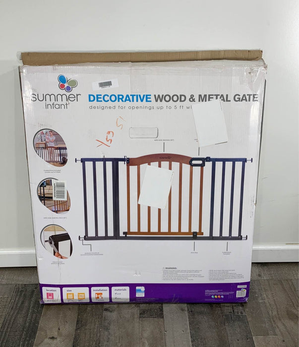 used Summer Infant Decorative Wood and Metal 32 in. Pressure Mounted Gate