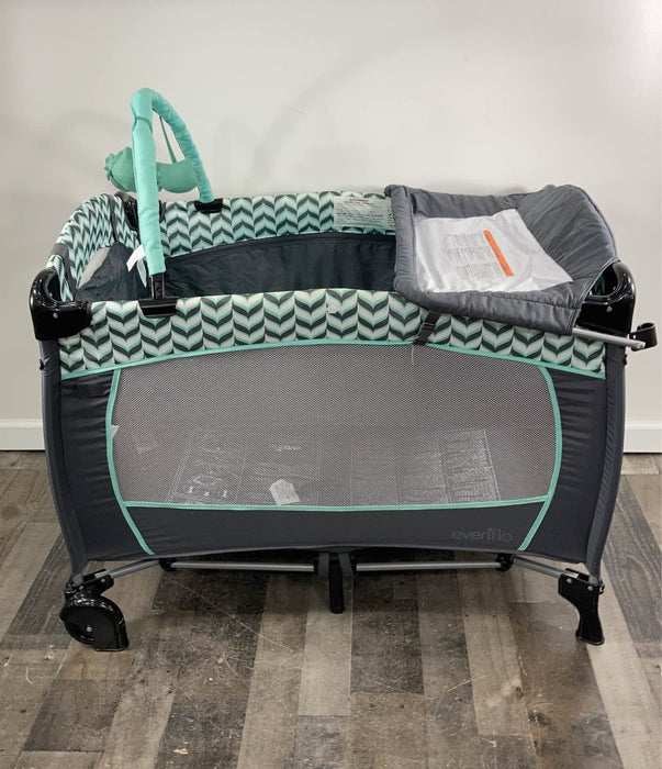 used Evenflo Portable BabySuite Deluxe Playard