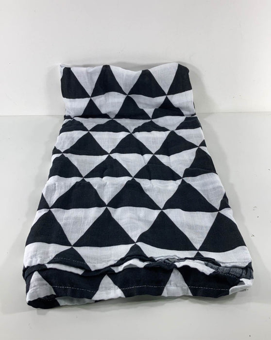 secondhand Cloud Island Muslin Blanket, - black & white triangles