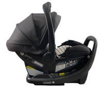 secondhand Graco SnugRide SnugFit 35 DLX Infant Car Seat, 2021, Maison