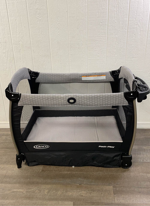 Graco Pack 'n Play Nearby Seat Playard