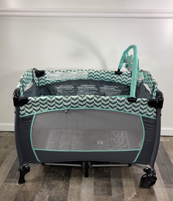 used Evenflo Portable BabySuite Deluxe Playard