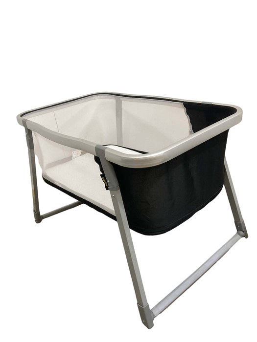 secondhand Giggles Brook Zip & Go Travel Bassinet