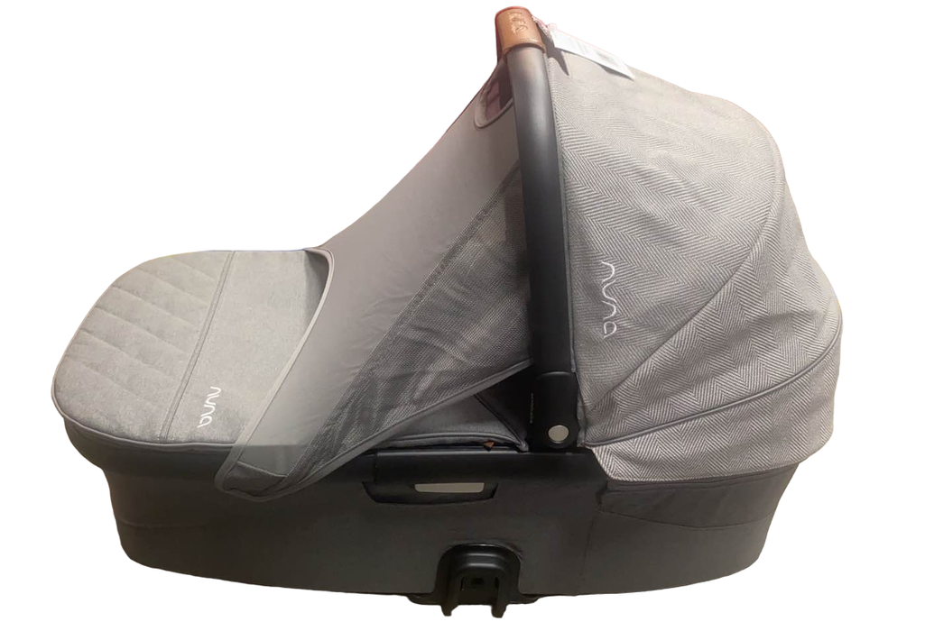 secondhand Nuna Demi Grow Bassinet