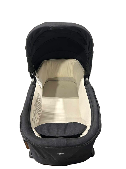 secondhand Nuna Triv Bassinet