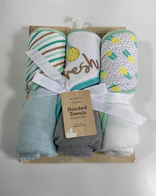 used Modern Baby 3 Pack Hooded Towel Set