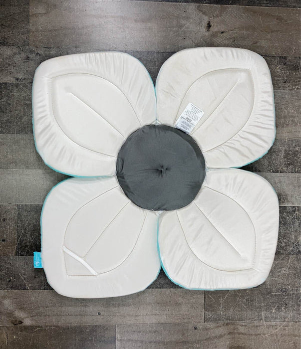 secondhand Blooming Bath Baby Bath Lotus, Seafood-White-Gray