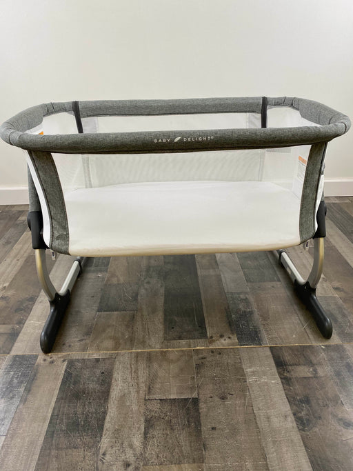 used Baby Delight Beside Me Dreamer Bassinet & Bedside Sleeper