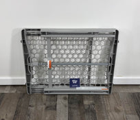 secondhand Regalo Plastic Expandable Safety Gate