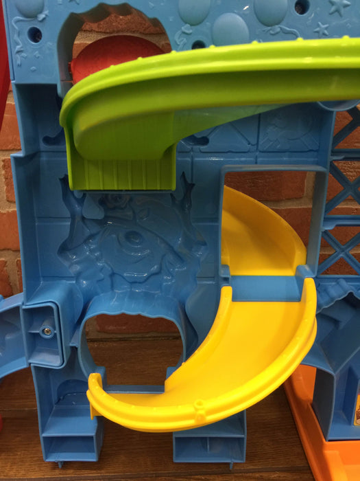 Fisher Price Little People Loops ‘n Swoops Amusement Park