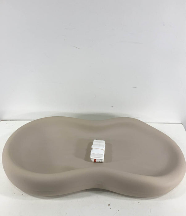 secondhand Keekaroo Peanut Changing Pad, Vanilla