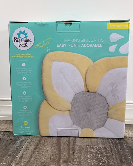 secondhand Blooming Bath Baby Bath Lotus