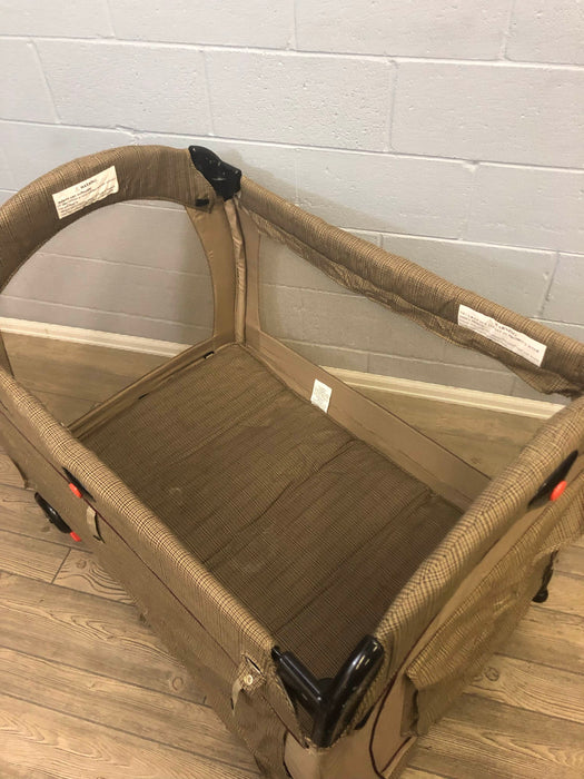 Eddie Bauer Complete Care Play Yard