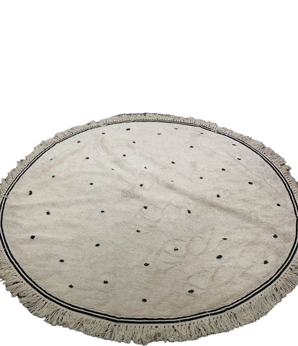 secondhand Safavieh Easy Care Round Rug