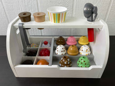 secondhand Melissa & Doug Wooden Scoop & Serve Ice Cream Counter