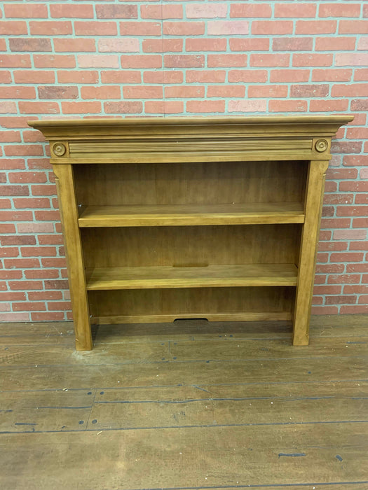 used Bassett Baby Premier Benbrook Collection Hutch In Vintage Pine