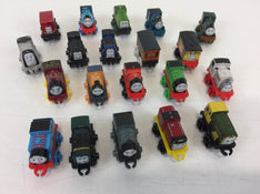 secondhand BUNDLE Thomas Mini Set, With 20 Trains