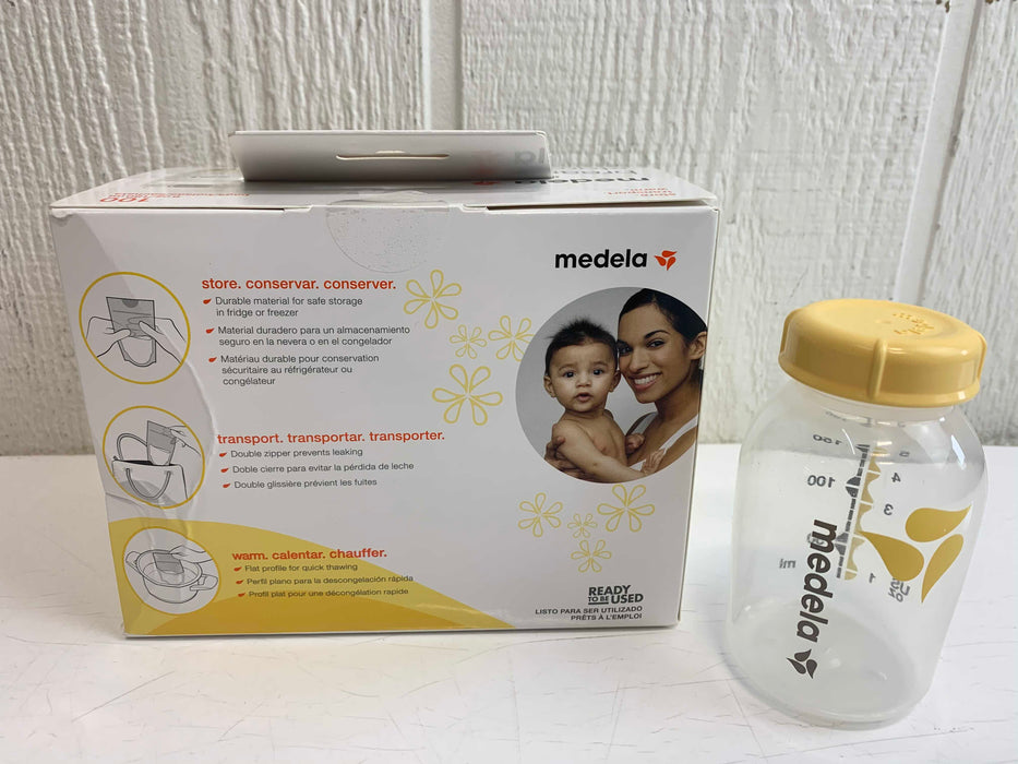 secondhand Medela Milk Storage Bags, + Bottle