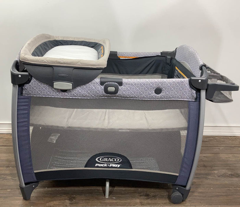 secondhand Graco Pack 'n Play Snuggle Suite LX Bassinet Changer