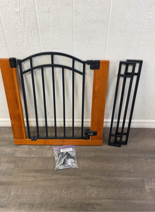 used Summer Infant Decorative Wood and Metal 32 in. Pressure Mounted Gate