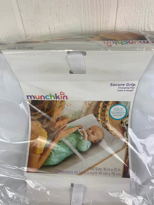 secondhand Munchkin Secure Grip Waterproof Diaper Changing Pad