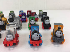 secondhand BUNDLE Thomas Mini Set, With 20 Trains