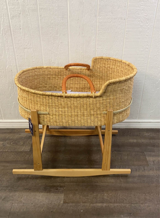 used Design Dua Natural Bilia Bassinet With Rocking Stand