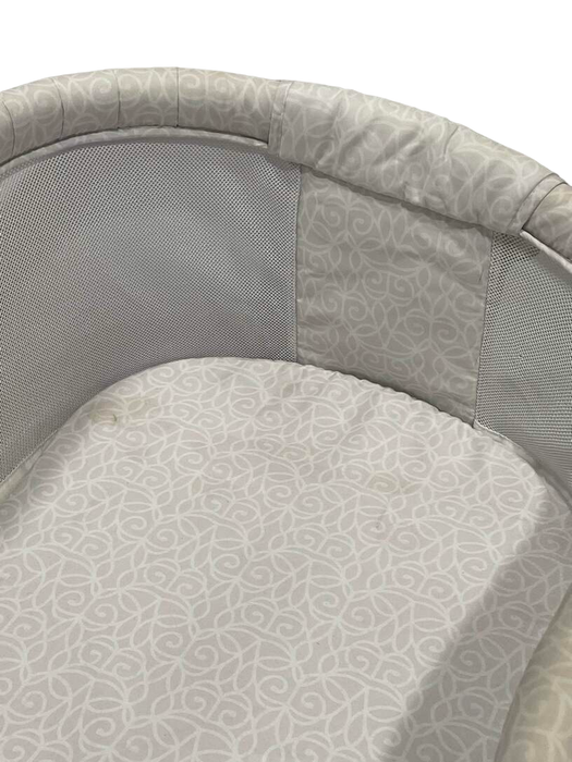 secondhand Halo BassiNest Swivel Sleeper Essentia Series, Modern Lattice